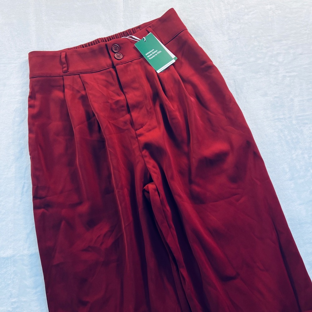 Halara Red High Waisted Pleated Wide Leg Work Pants Medium NWT